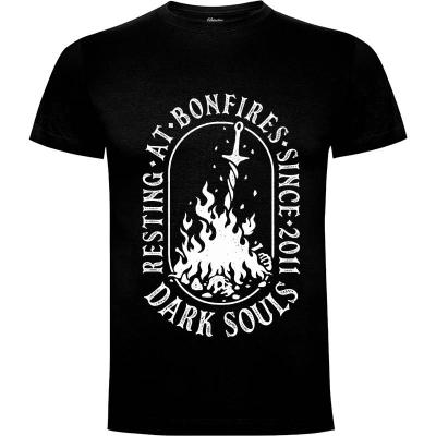 Camiseta Resting at Bonfires Since 2011 - Camisetas Demonigote