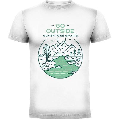 Camiseta Go Outside Adventure Awaits 1 - Camisetas Naturaleza