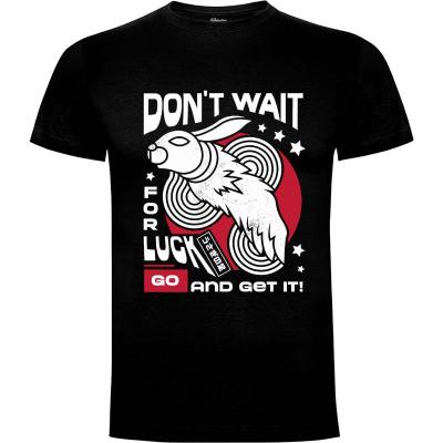 Camiseta Dont Wait for Luck - Camisetas Logozaste