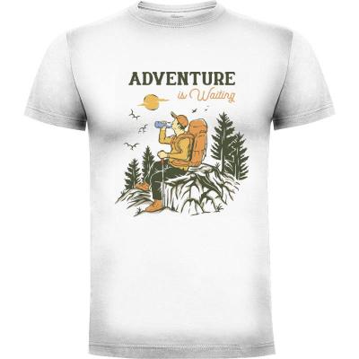 Camiseta Adventure is Waiting - Camisetas Mangu Studio